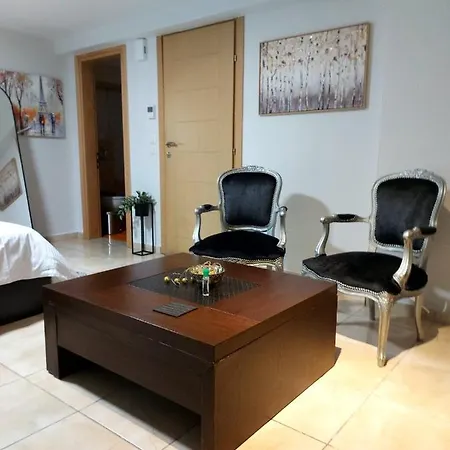 Square Apartment